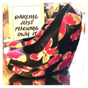 3 for $20 Sz 9 ELLE butterfly satin wedges WORN 1x